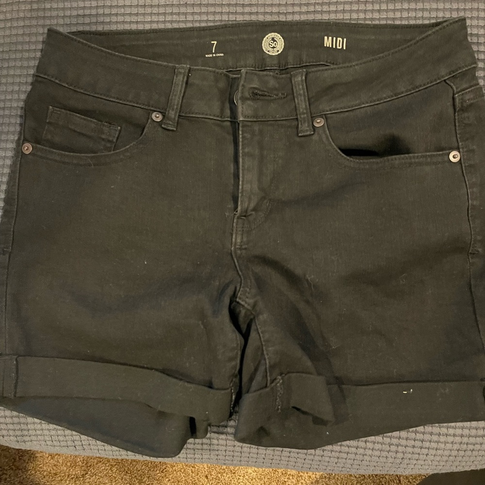 Juniors black denim shorts.